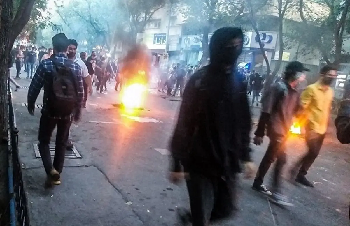 روزنامه جمهوری: کشتن این و آن را نباید به کسانی که قصد اعتراض دارند نسبت داد