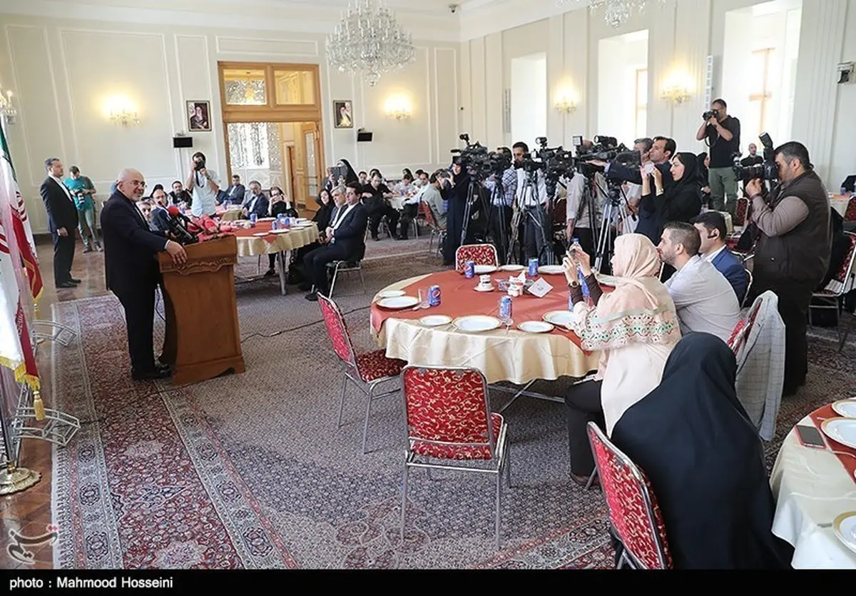 تصاویری از مراسم بزرگداشت روز خبرنگار در وزارت امور خارجه با حضور ظریف