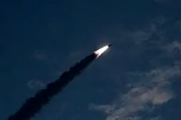 شلیک دو پرتاب ناشناس توسط کره شمالی