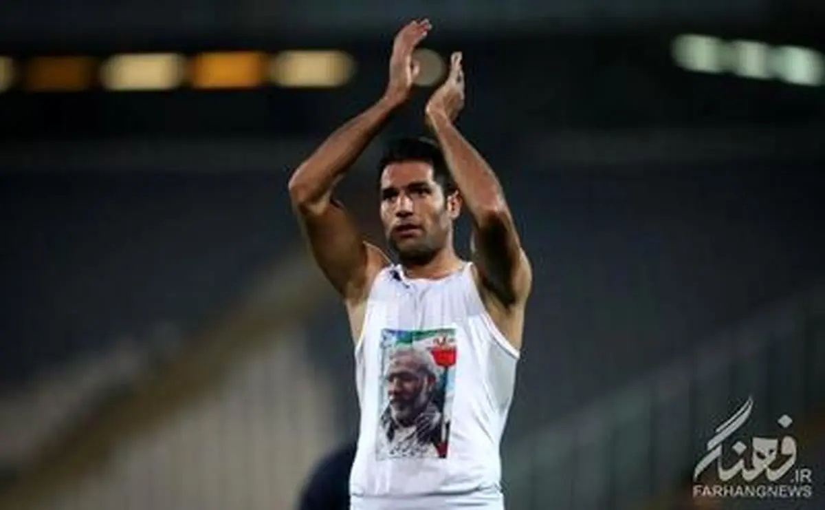 عکس مدافع حرم روی پیراهن امیرحسین صادقی