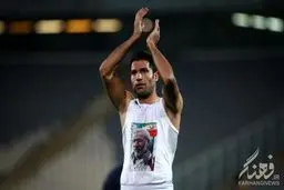 عکس مدافع حرم روی پیراهن امیرحسین صادقی