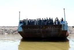 شناور شدن کشتی آرتمیا بعد از ۷ سال در دریاچه ارومیه