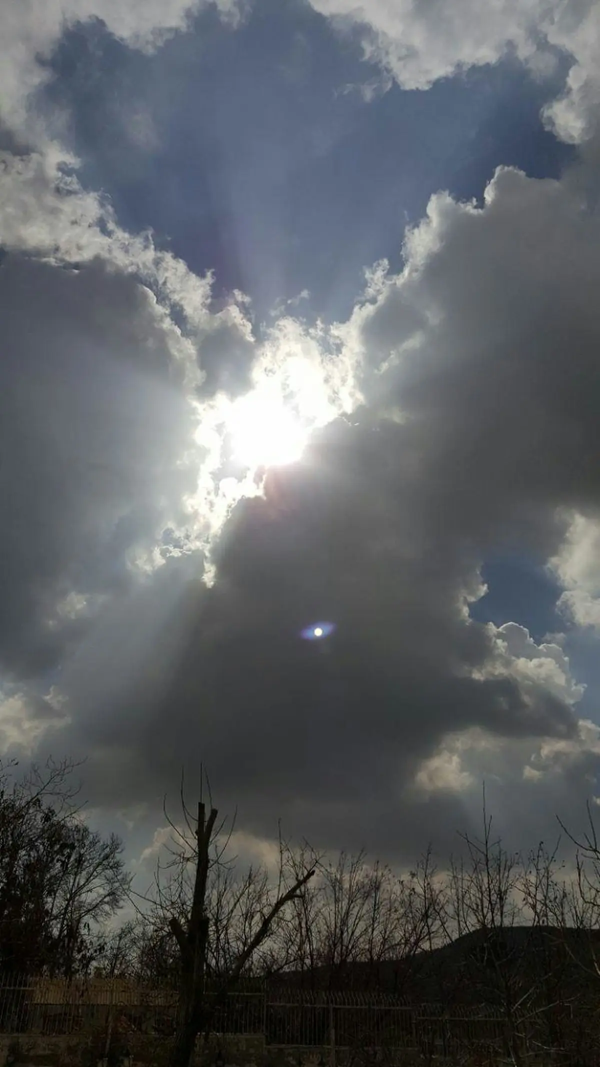 عکاسی حداد عادل از ابر و آفتاب را ببینید