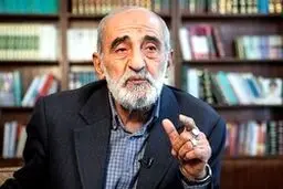 حسین شریعتمداری: حضور اصولگرایان در انتخابات با دو یا چند لیست جداگانه، گناهی نابخشودنی است / برخی از اصولگرایان، برای یک دستمال قیصریه را به آتش می‌کشند