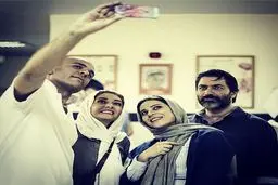 سلفی پارسا پیروز فر، سحر دولتشاهی، هانیه توسلی و بابک حمیدیان