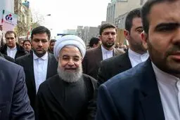 تصویری از رییس جمهور روحانی در راهپیمایی 22 بهمن