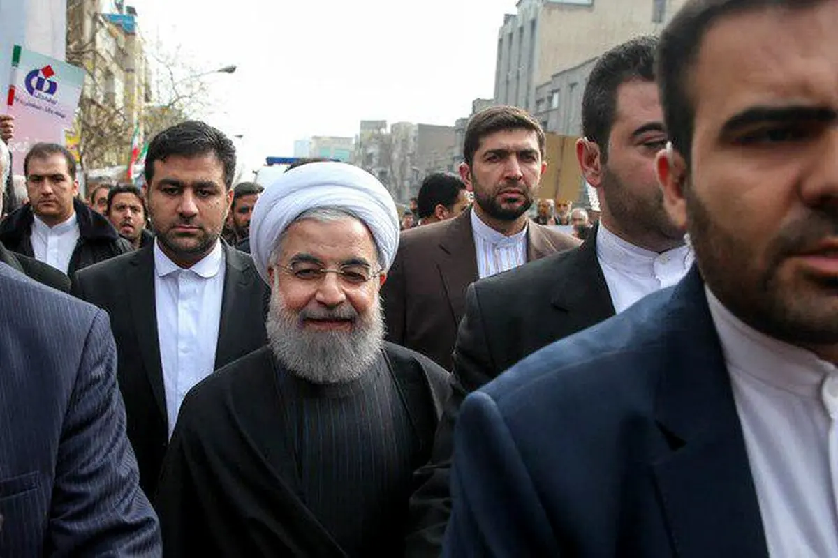 تصویری از رییس جمهور روحانی در راهپیمایی 22 بهمن