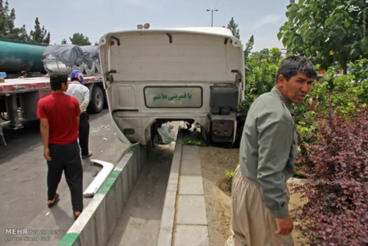 تصادف دو دستگاه کامیون در مشهد/تصاویر