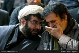 گفت‌وگوی درگوشی «حبیب» با یک روحانی در مراسم ختم پاشایی/ عکس