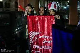 دختران پرسپولیسی پشت درب های ورزشگاه/عکس