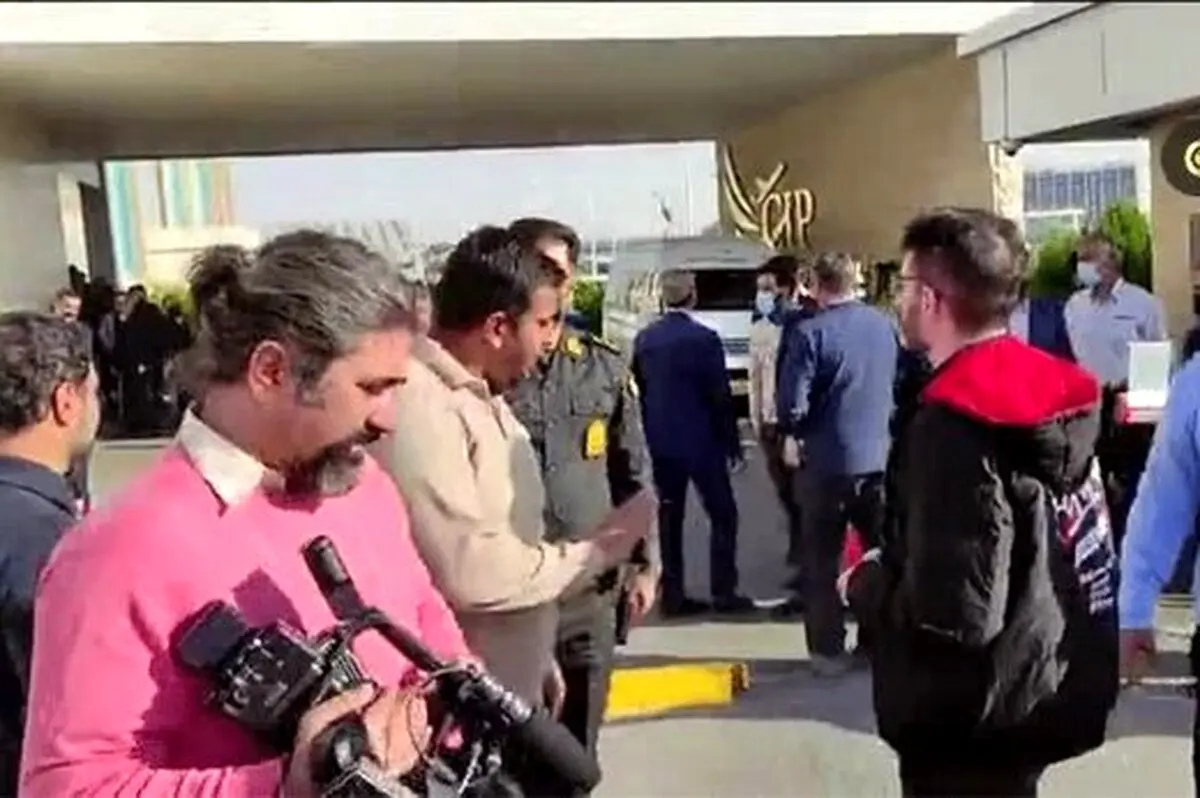 فیلم|درگیری و برخورد بد با خبرنگاران در فرودگاه هنگام بازگشت تیم ملی فوتبال ساحلی