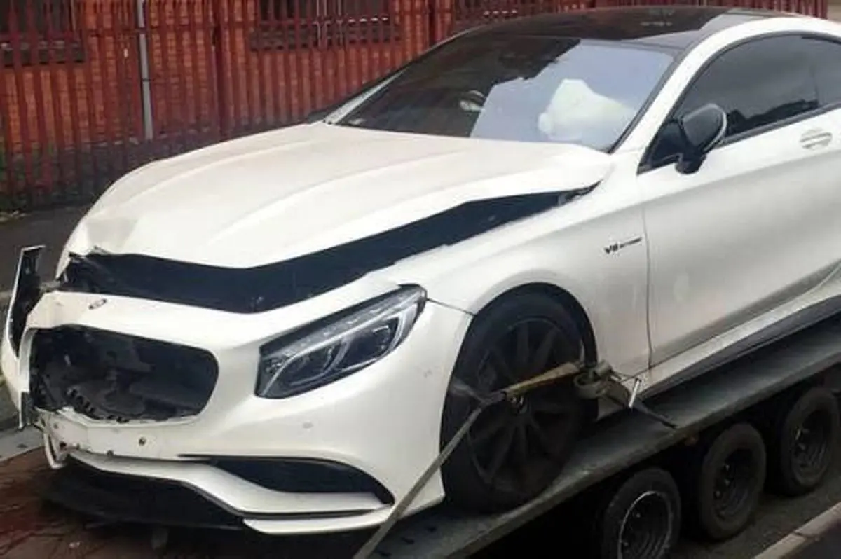 تصادف اتومبیل 125 هزار پوندی ستاره فوتبال و کشف مواد محرک در آن+عکس