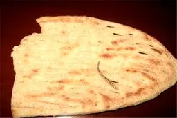 پیدا شدن دم مارمولک در نان+عکس