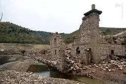 تصاویر/ بیرون آمدن یک شهر قدیمی از زیر آب!