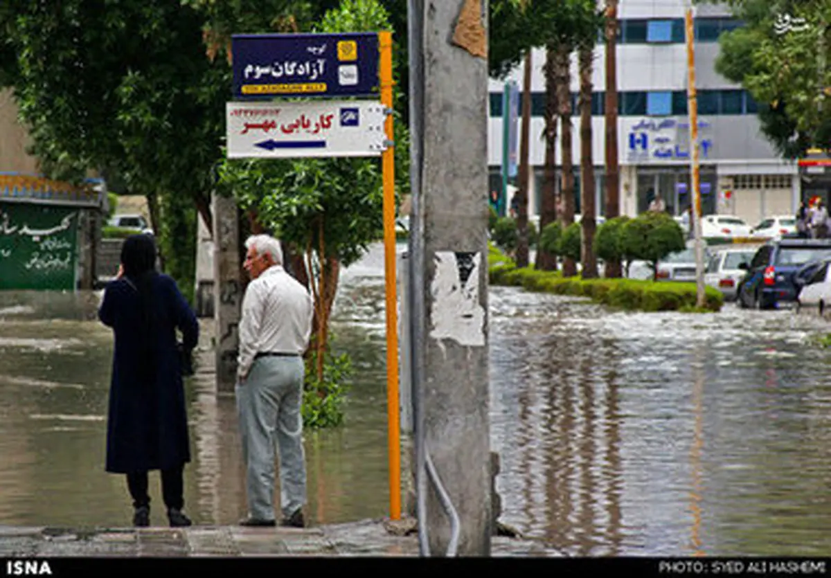 آبگرفتگی معابر در پی بارندگی شدید در بندرعباس/تصاویر