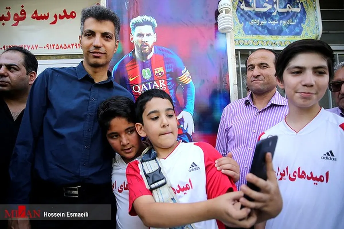 عادل فردوسی پور در مراسم تشییع پیکر عطاالله بهمنش/عکس