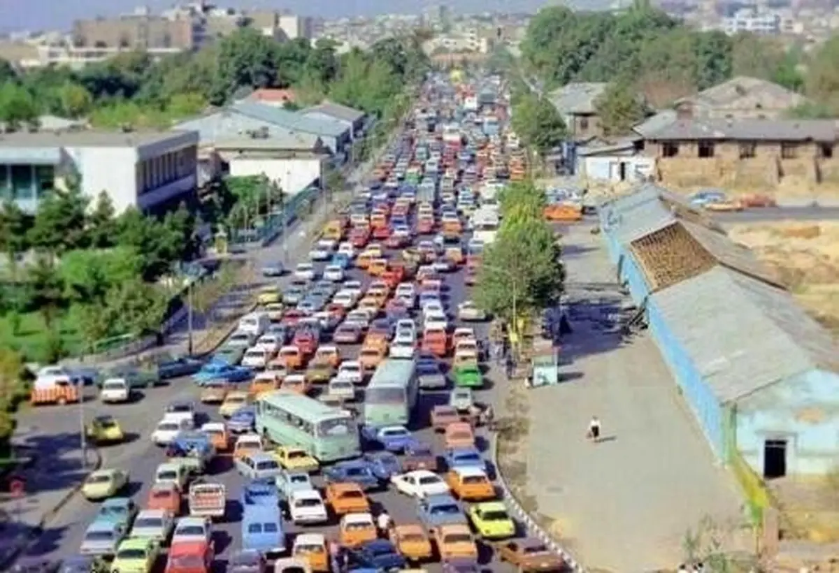 ترافیک خیابان عباس آباد تهران در دهه 50! /عکس