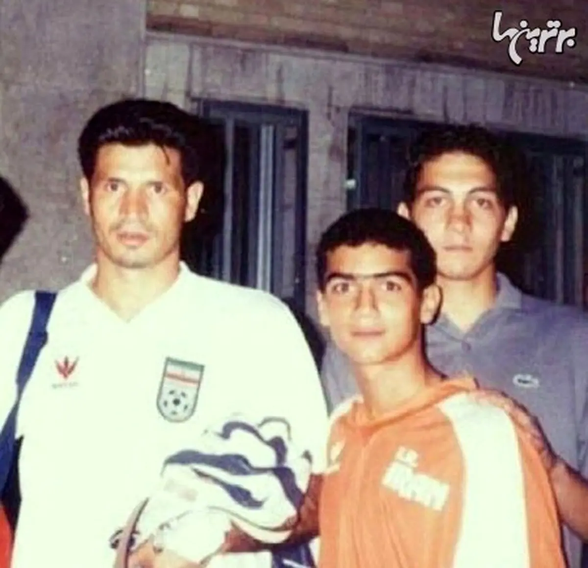 عکسی از دوران نوجوانی‌ علیرضا حقیقی در کنار علی دایی