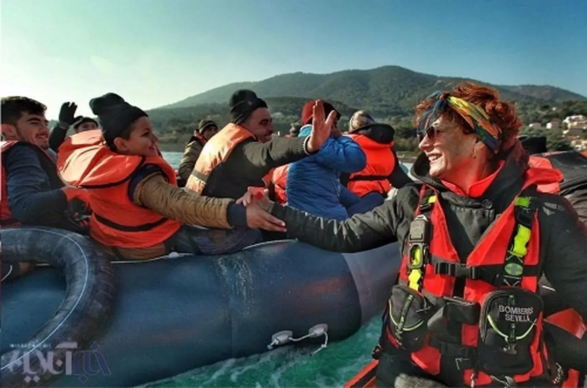 تصویری از بازیگر زن برنده اسکار در کنار آوارگان سوری