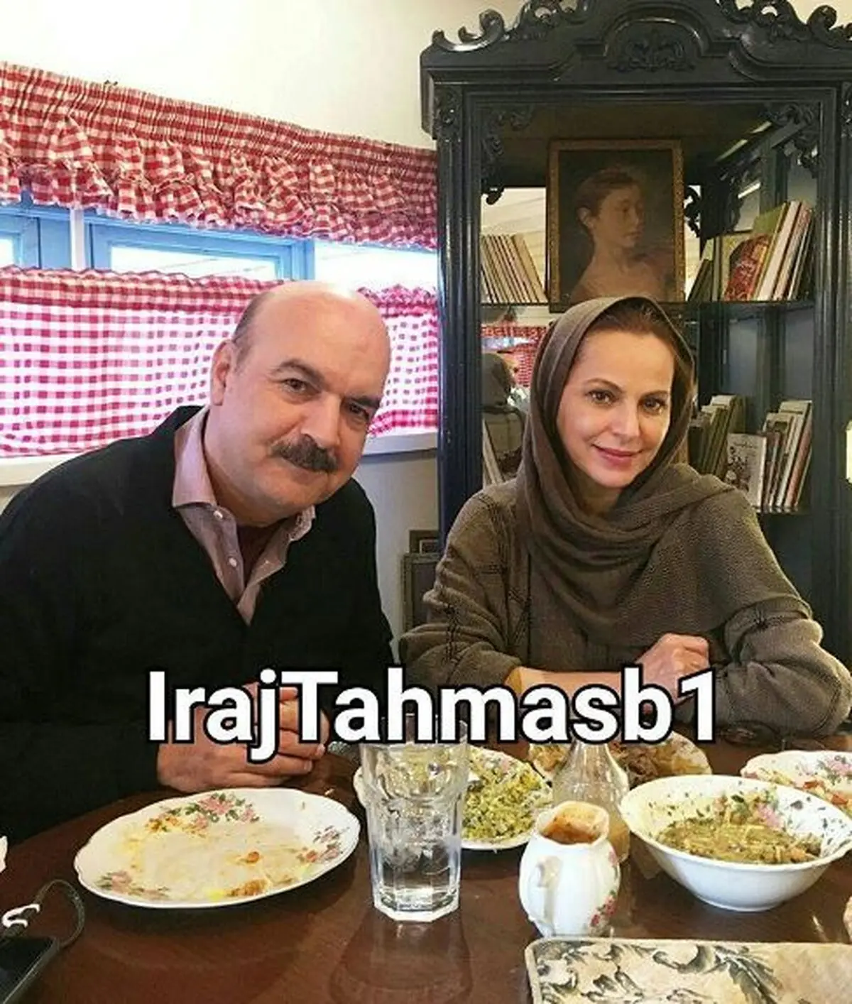 عکس یادگاری ایرج طهماسب و همسرش در روز تولدش