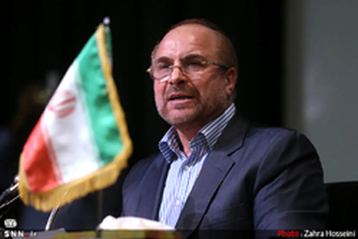 کنایه‌های انتخاباتی قالیباف به روحانی در دانشگاه علامه: آنجایی که نباید در زندگی خصوصی مردم دخالت کنیم، دخالت می‌کنیم / از پشت شیشه ماشین با دیدن مردم نظر سنجی می‌کنند / در ماجرای بنزین نفهمیدیم قصد کاهش مصرف بود یا درآمد دولت؟