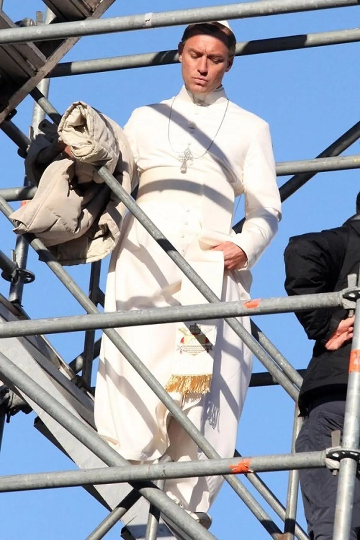 گریم متفاوت بازیگر هالیوودی در نقش رهبر مسیحیان کاتولیک / عکس