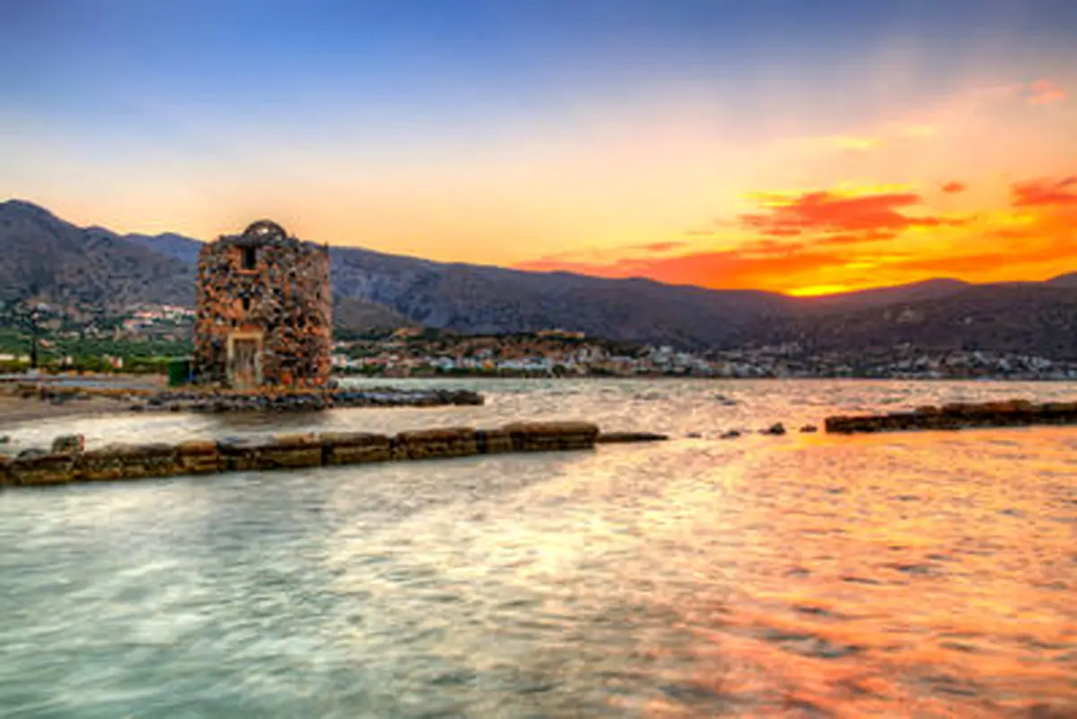 تصاویر عجیب و دیده نشده از شهرهای غرق‌شده در آب