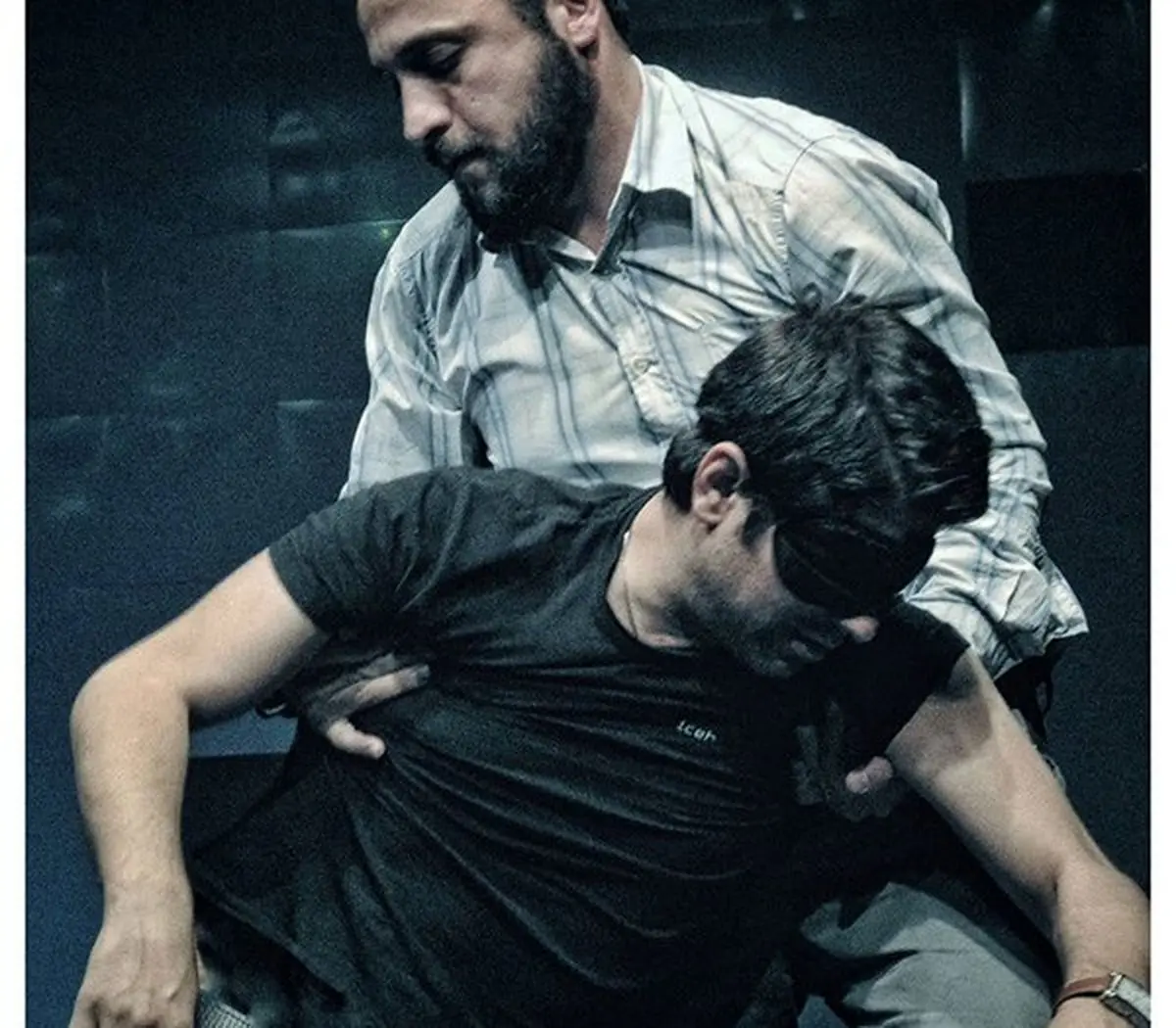 عکس دیده نشده از مهدی پاکدل در اتاق بازجویی