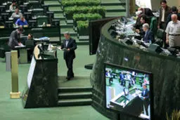 حاشیه های تصویری از جلسه جنجالی مجلس درباره پول های کثیف