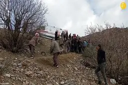 تصاویر تلخ از سقوط مینی بوس دانش آموزان ترکیه به دره