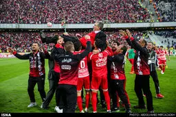 پرواز برانکو روی دست پرسپولیسی‌ها/ عکس