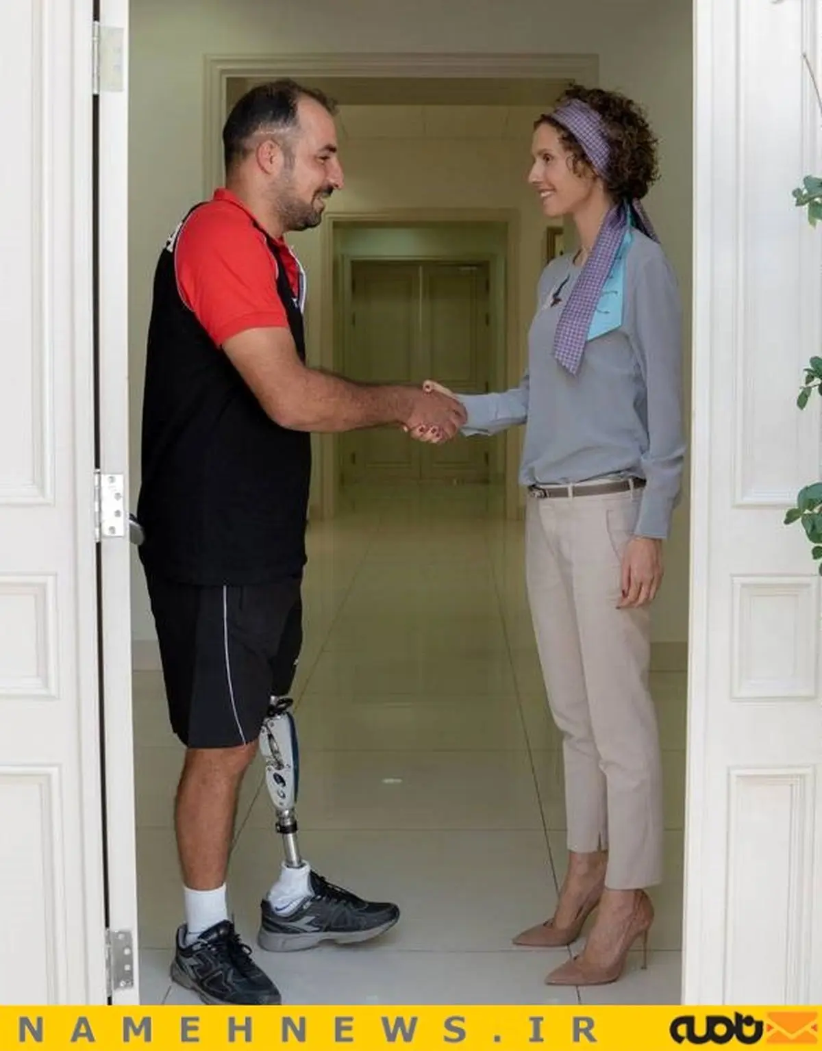 دیدار "اسماء اسد" با خلبان جانباز / تصاویر