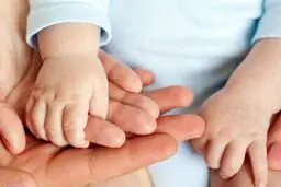 مرگ در تاریخ لاکچریِ ۰۲/۰۲/۰۲ | ماجرای نوزادانی که مُرده به دنیا می‌آیند