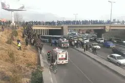 تصاویر/ سقوط اتوبوس از پل لاله به اتوبان چمران