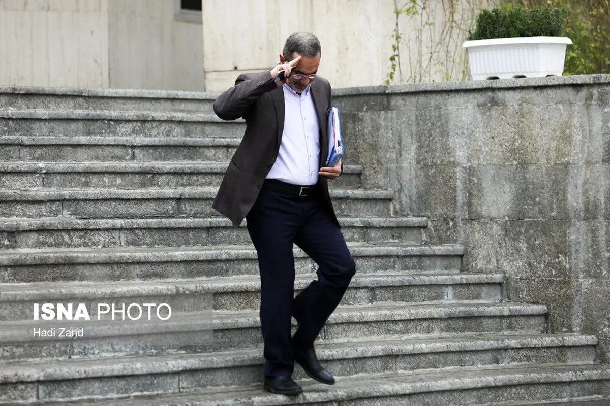 عکس: ژست خاص وزیر آموزش و پرورش!