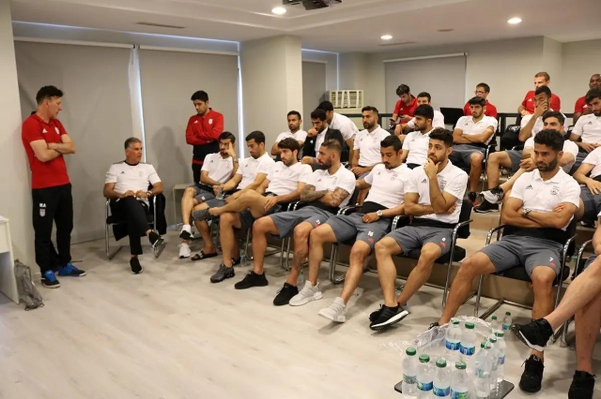 جلسه فنی کی‌روش برای ملی‌پوشان فوتبال در ترکیه + عکس