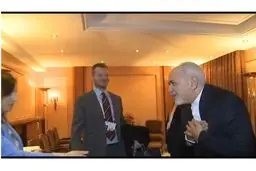 حرکت دیپلماتیک ظریف برای امتناع از دست دادن با خانم استرالیایی/ عکس