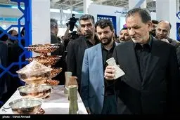 عکس/ بازدید معاون اول رئیس جمهور از نمایشگاه محصولات مددجویان توانمند شده