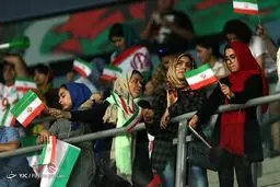 دختران حامی تیم ملی والیبال در ورزشگاه/عکس