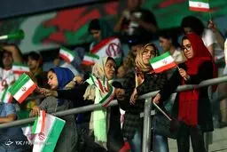 دختران حامی تیم ملی والیبال در ورزشگاه/عکس