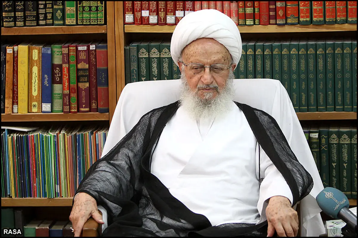 تعبیر آیت‌الله مکارم شیرازی از اشعار تفرقه انگیز در روز عید فطر: از سوی هرکس باشد، زشت است/اقلیت کوچکی هستند که به سراغ این کارها می‌روند