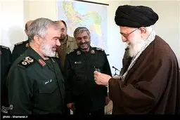 اعطای نشان فتح به فرماندهان نیروی دریایی سپاه توسط رهبری/ تصاویر