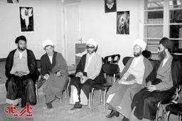 عکس:آیت الله خامنه ای و هاشمی رفسنجانی در دفتر مرکزی حزب جمهوری اسلامی/1359