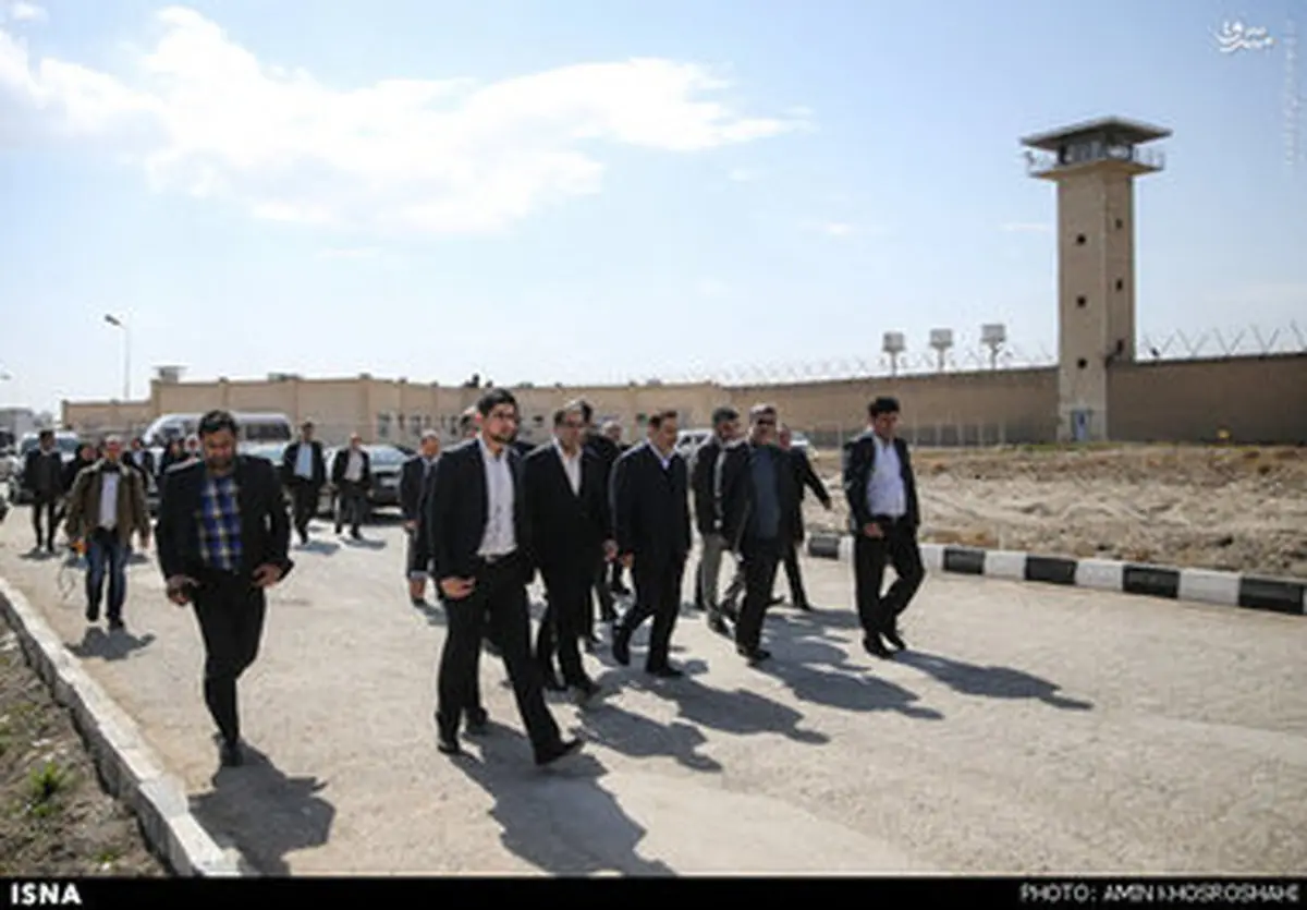 وزیر بهداشت به زندان قزل حصار رفت/تصاویر