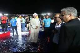 عکسی از حضور یک روحانی در جشن قهرمانی استقلالی ها