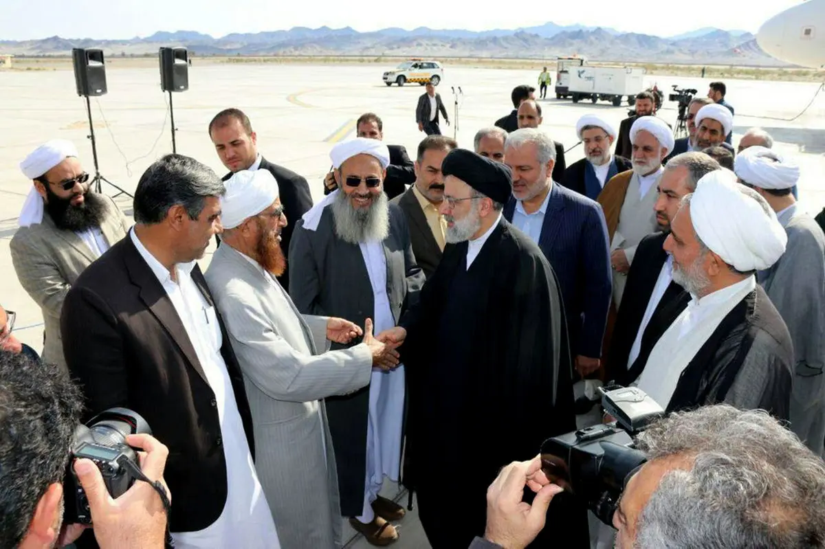 عکس/ استقبال مولوی عبدالحمید از آیت الله رئیسی