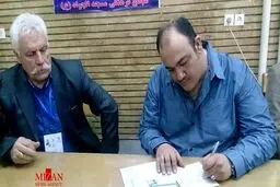کمدین خندوانه در حال رای دادن/ عکس
