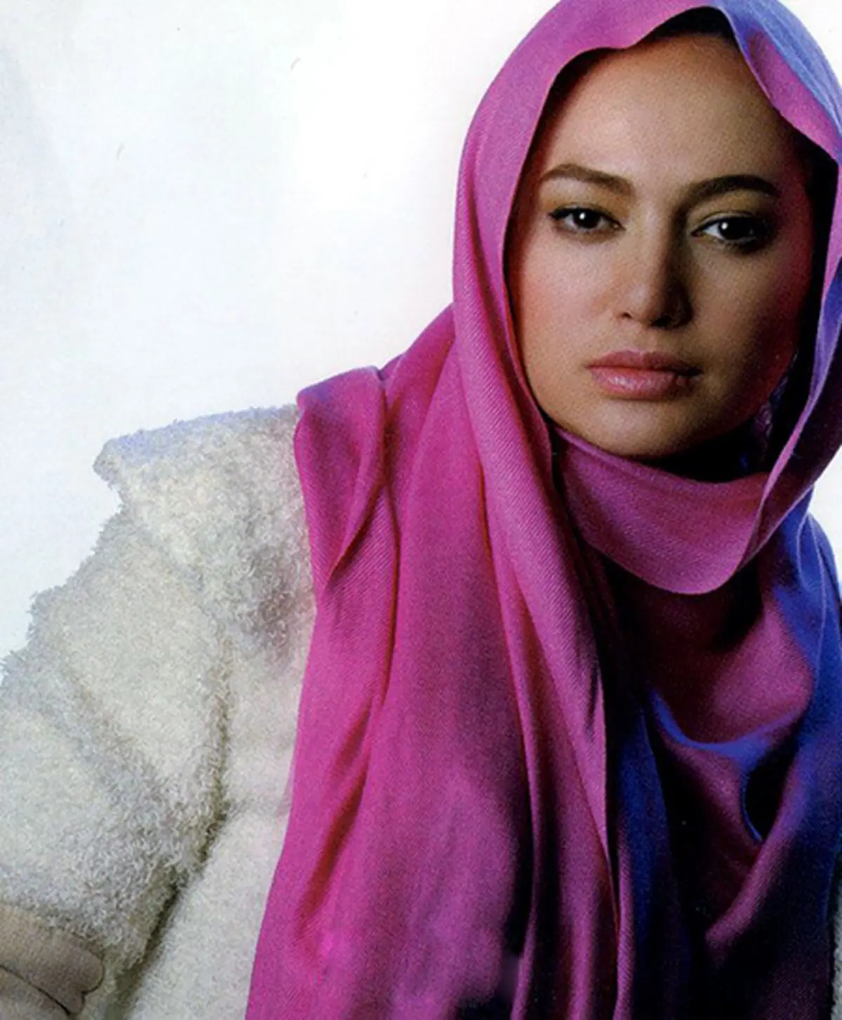 بازیگر زن علت حضورش در خاکسپاری مادر محمود احمدی نژاد توضیح می دهد! +عکس