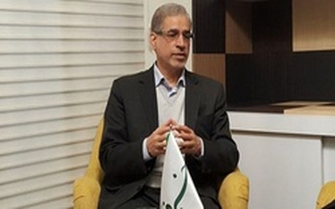 یک وزیر احمدی نژادی: هدفمندی یارانه را اجرا کردیم بدون اینکه از دماغ کسی خون بیاید / روحانی باید مزه آشی که برای مردم پخته را بچشد

/ با لفظ "وزیرِ احمدی‌نژادی" مخالفم