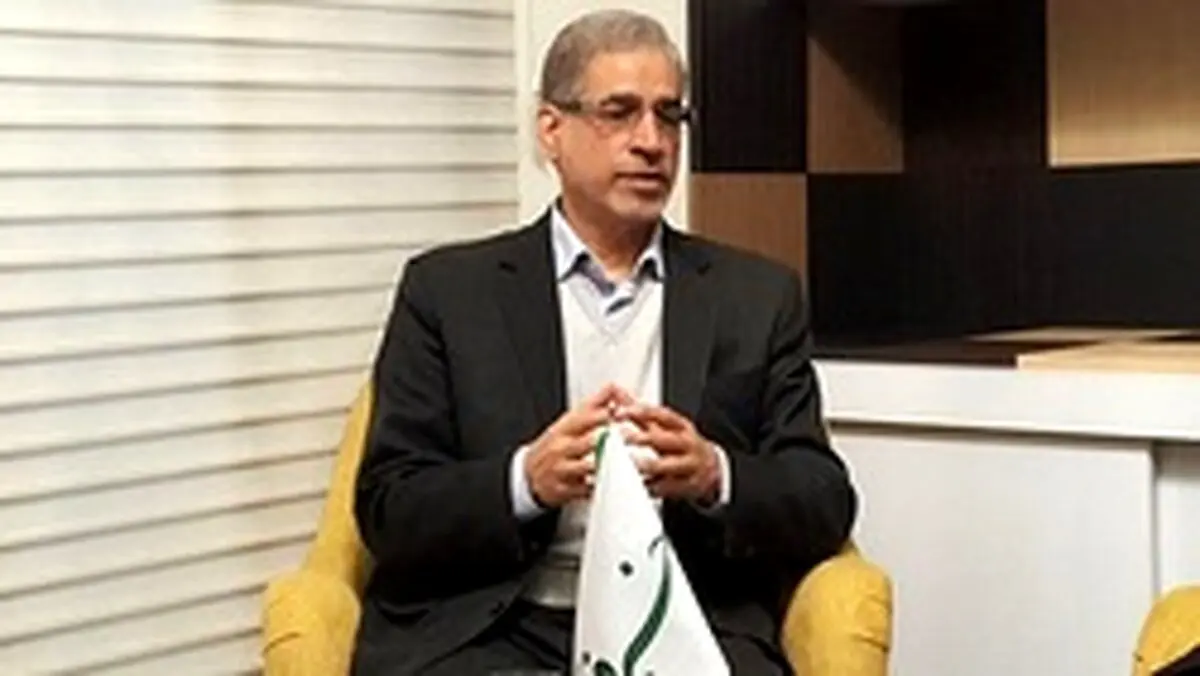 یک وزیر احمدی نژادی: هدفمندی یارانه را اجرا کردیم بدون اینکه از دماغ کسی خون بیاید / روحانی باید مزه آشی که برای مردم پخته را بچشد

/ با لفظ "وزیرِ احمدی‌نژادی" مخالفم